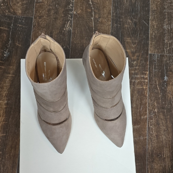 Elegant Beige Ankle Booties - Picture 4 of 11